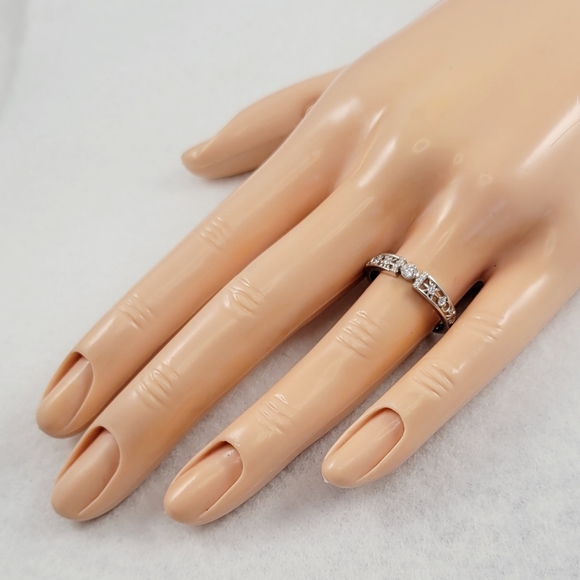 Delicate Sterling Silver Ring - Picture 6 of 12